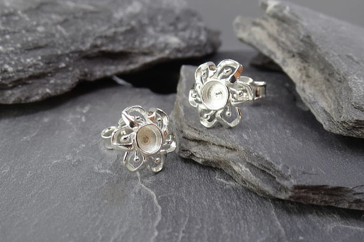 Silver Studs Flower Earrings - 0610S