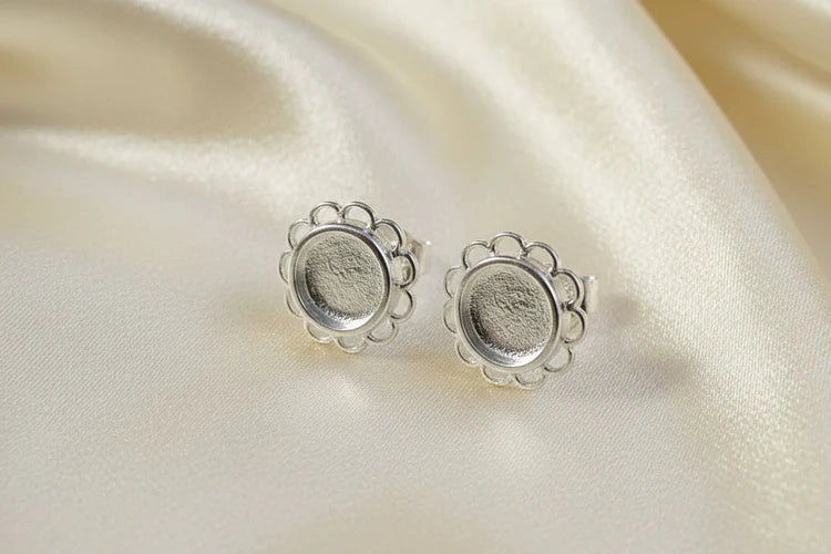 Solid Silver frill edge stud earring - 0909S