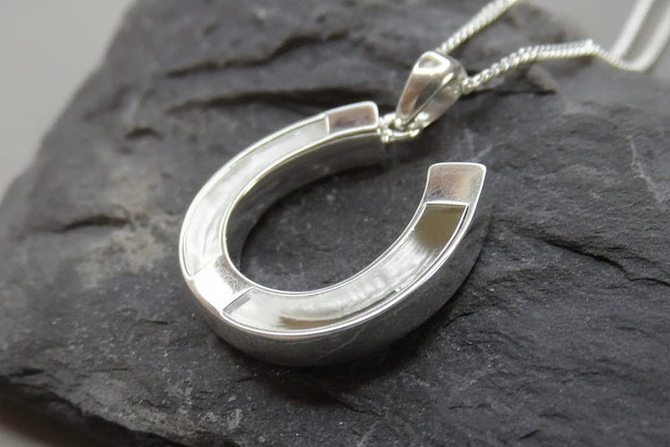 Silver equestrian Horse Shoe Necklace - 1097s