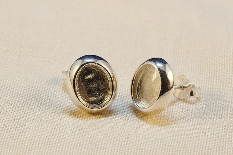 Silver 8x6 Cushion Edge Ear Studs - 0447S