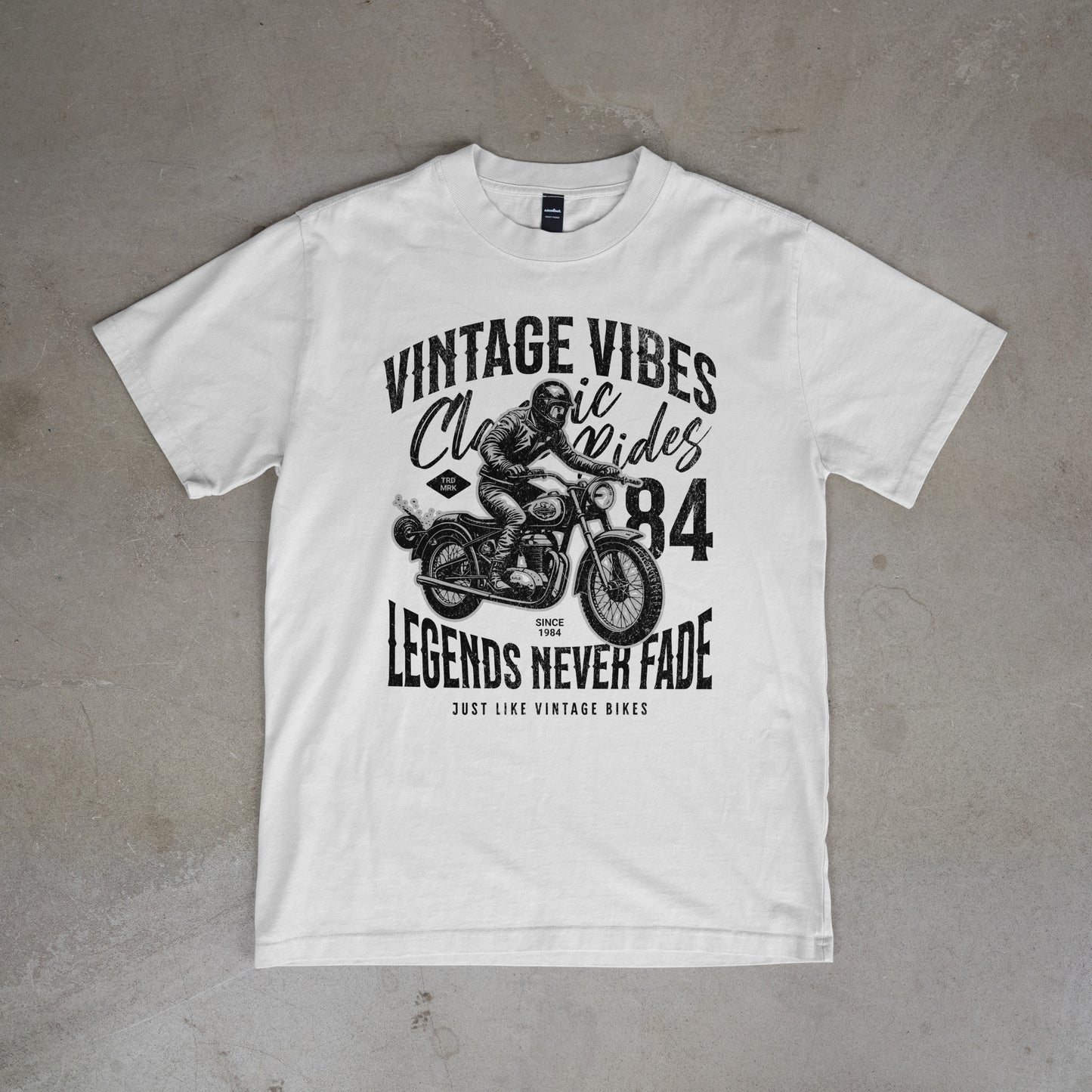 Vintage Vibes - Tee
