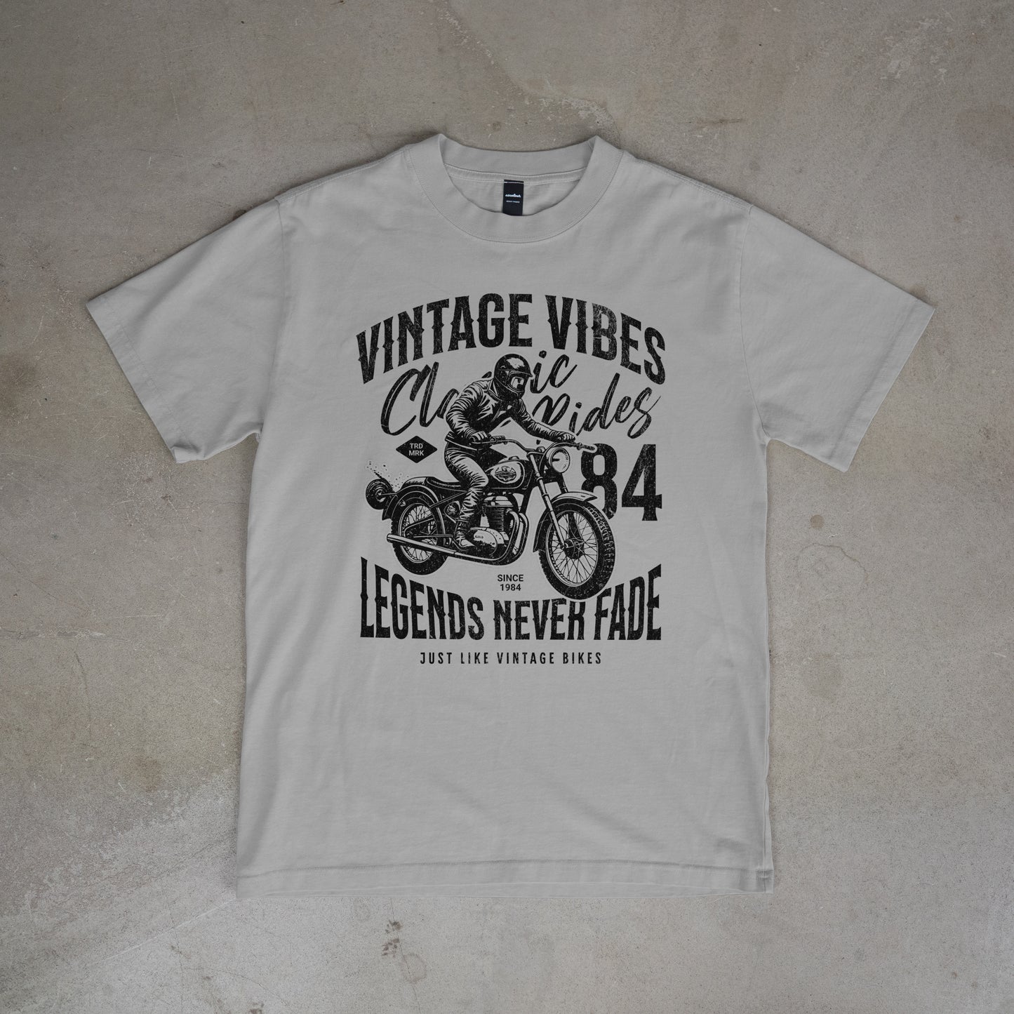 Vintage Vibes - Tee